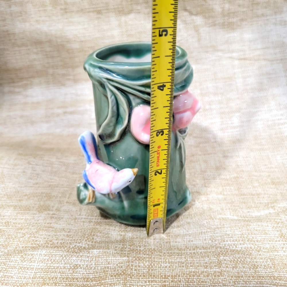 Vtg Bamboo Majolica planter/vase 4.5" tall with bird and pink flower